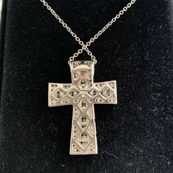 Beautiful 1 carat 14k diamond cross necklace - Picture 4 of 5